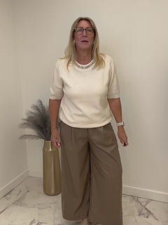 Load and play video in Gallery viewer, Lucy jumper
