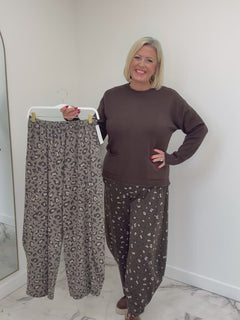Load and play video in Gallery viewer, Paula Trousers
