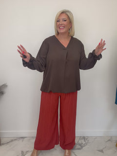 Load and play video in Gallery viewer, Carina trousers
