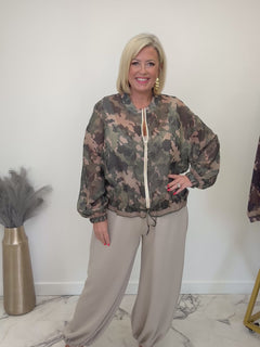 Load and play video in Gallery viewer, Kylie jacket
