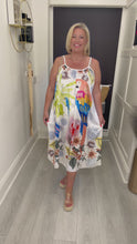 Load and play video in Gallery viewer, Parrot dress
