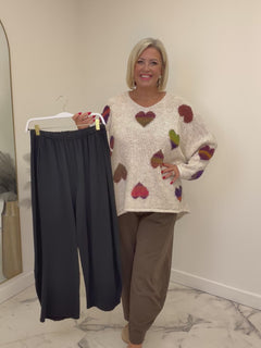Load and play video in Gallery viewer, Bianca trousers
