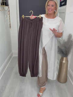 Load and play video in Gallery viewer, Vicky trousers
