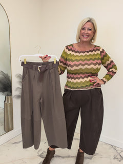Load and play video in Gallery viewer, Zeta trousers
