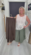 Load and play video in Gallery viewer, Ginny trousers - 7 colours
