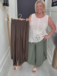 Load and play video in Gallery viewer, Ginny trousers
