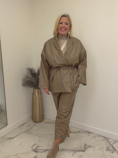 Load and play video in Gallery viewer, Shania jacket
