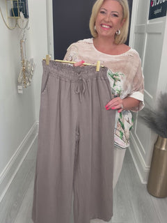 Load and play video in Gallery viewer, Tricia trousers
