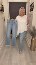 Load and play video in Gallery viewer, Debbie jeans
