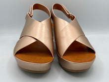 Load image into Gallery viewer, Clara wedges - rose gold
