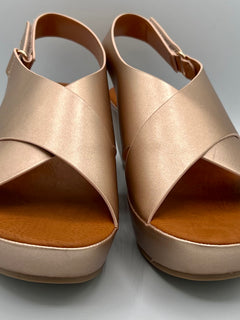 Load image into Gallery viewer, Clara wedges - rose gold
