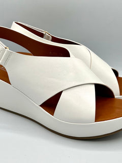 Load image into Gallery viewer, Clara wedges - white
