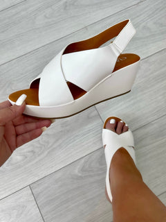 Load image into Gallery viewer, Clara wedges - white
