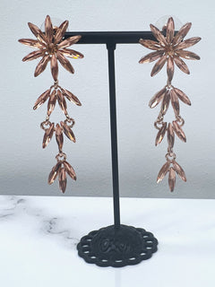 Load image into Gallery viewer, Daisy earrings

