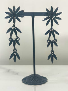 Load image into Gallery viewer, Daisy earrings
