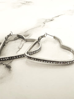 Load image into Gallery viewer, Helen heart earrings
